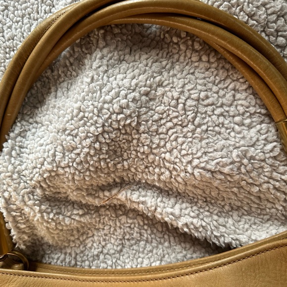 Vintage Gucci Handbag One Shoulder Bag 109147 tan
Mustard Leather Ladies GUCCI - Picture 15 of 16